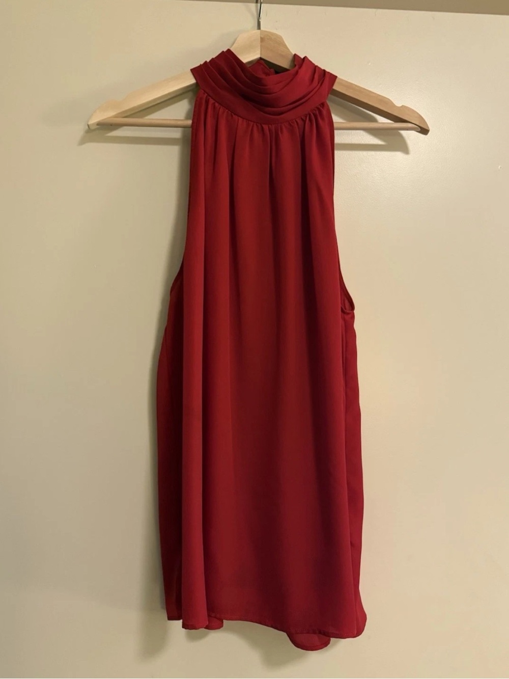 JOIE Erola B Red Silk Halter Top
Sz L JOIE